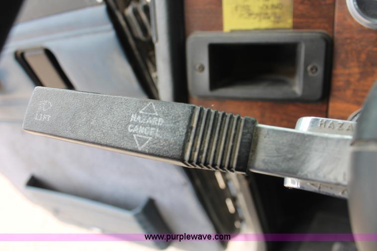 image for item H5683 2000 Peterbilt 379 semi truck