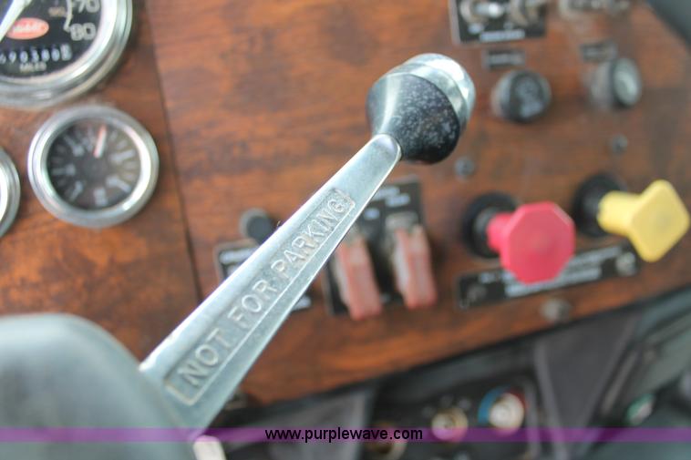 image for item H5683 2000 Peterbilt 379 semi truck