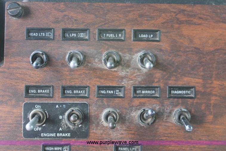 image for item H5683 2000 Peterbilt 379 semi truck