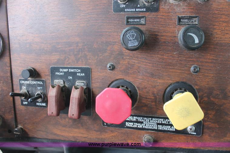 image for item H5683 2000 Peterbilt 379 semi truck