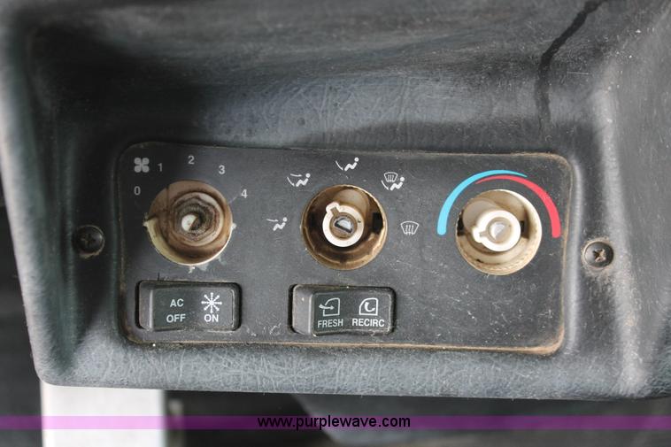 image for item H5683 2000 Peterbilt 379 semi truck