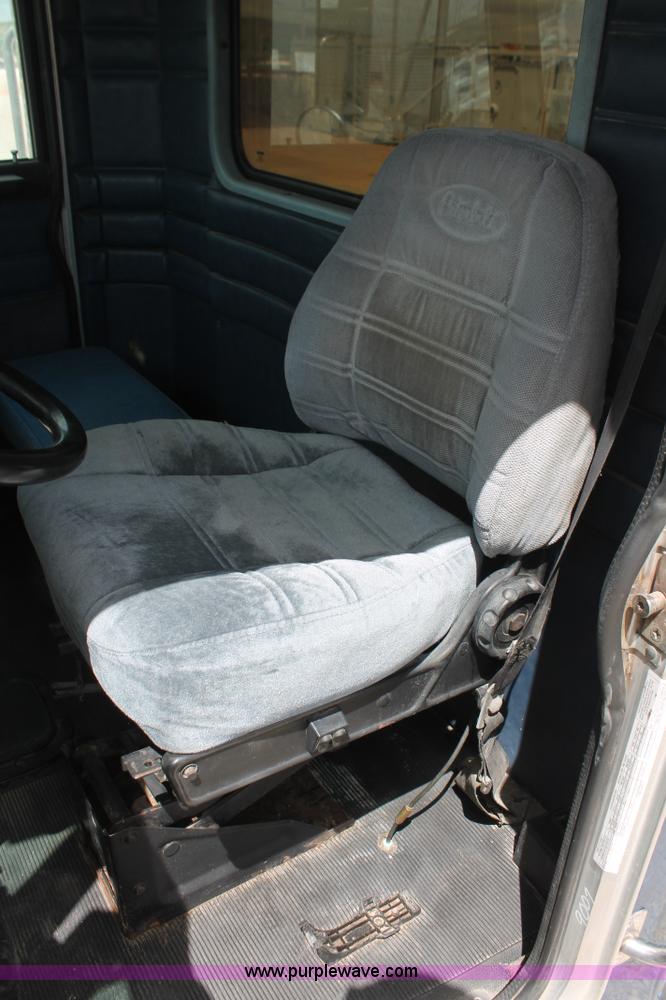 image for item H5683 2000 Peterbilt 379 semi truck