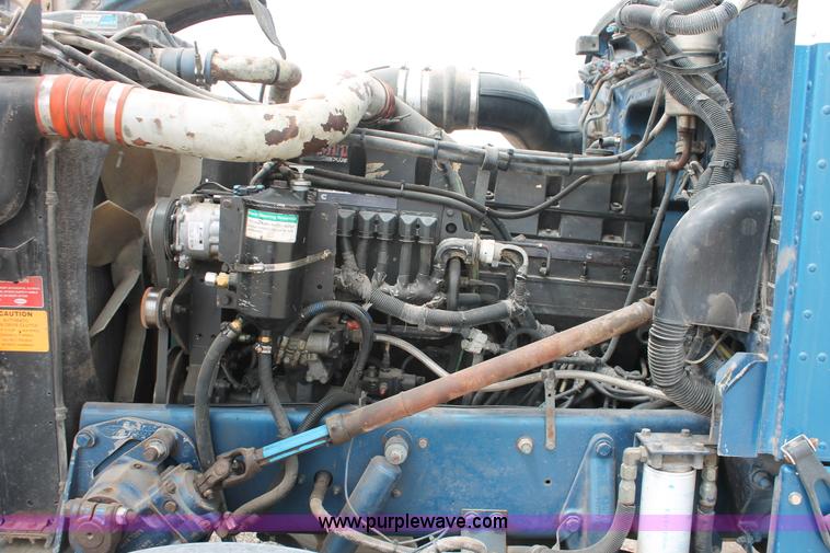 image for item H5683 2000 Peterbilt 379 semi truck