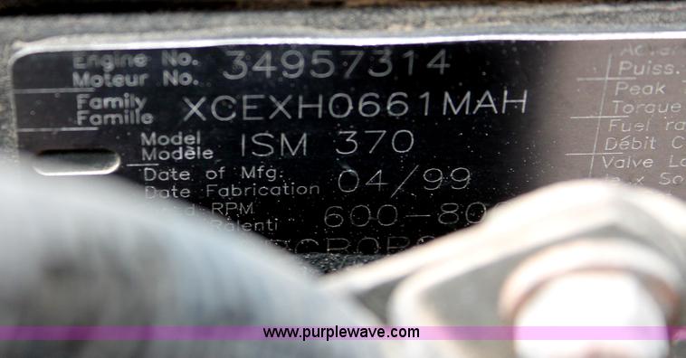 image for item H5683 2000 Peterbilt 379 semi truck