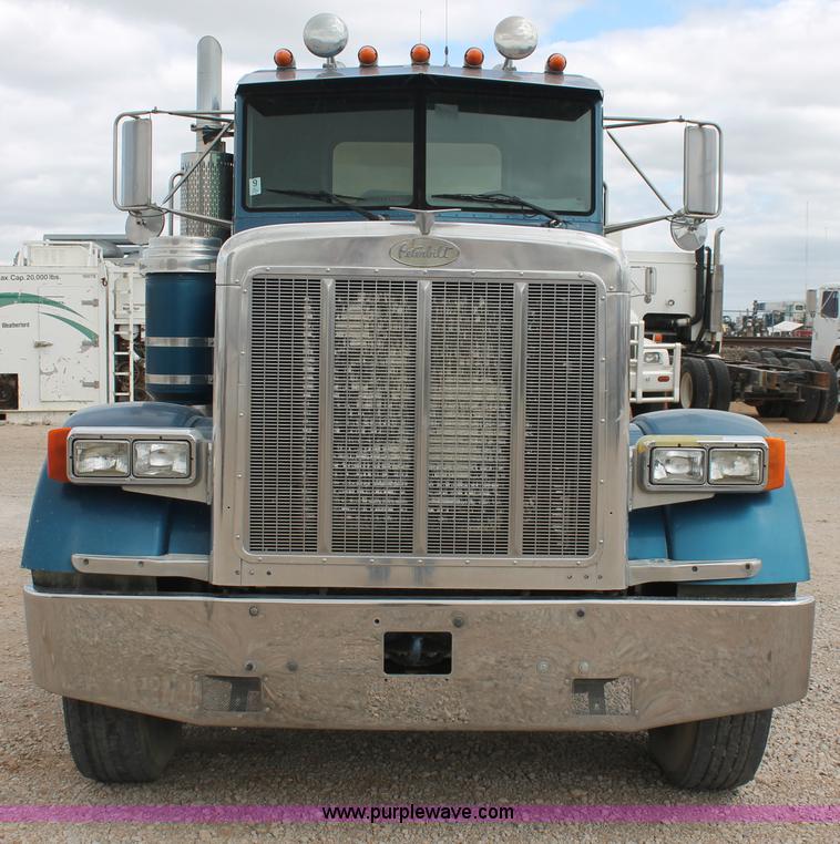 image for item H5683 2000 Peterbilt 379 semi truck