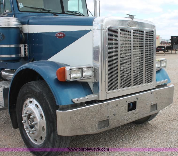 image for item H5683 2000 Peterbilt 379 semi truck