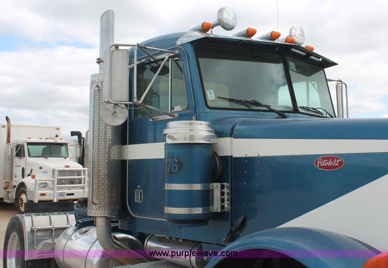 image for item H5683 2000 Peterbilt 379 semi truck