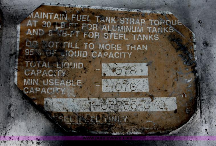 image for item H5683 2000 Peterbilt 379 semi truck