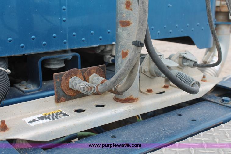 image for item H5683 2000 Peterbilt 379 semi truck