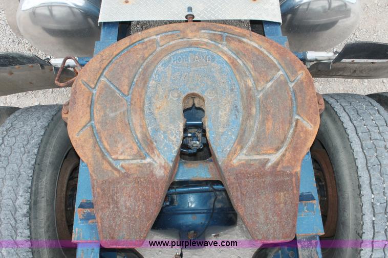 image for item H5683 2000 Peterbilt 379 semi truck