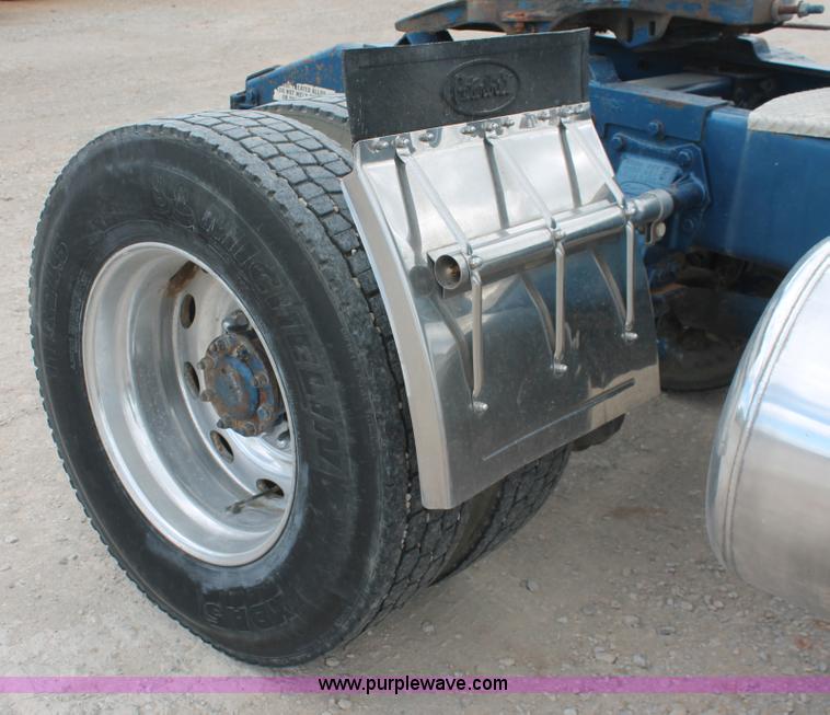 image for item H5683 2000 Peterbilt 379 semi truck