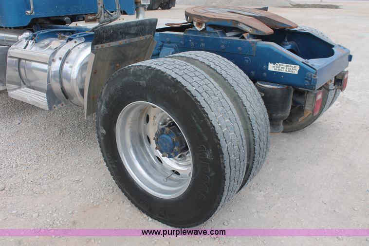image for item H5683 2000 Peterbilt 379 semi truck