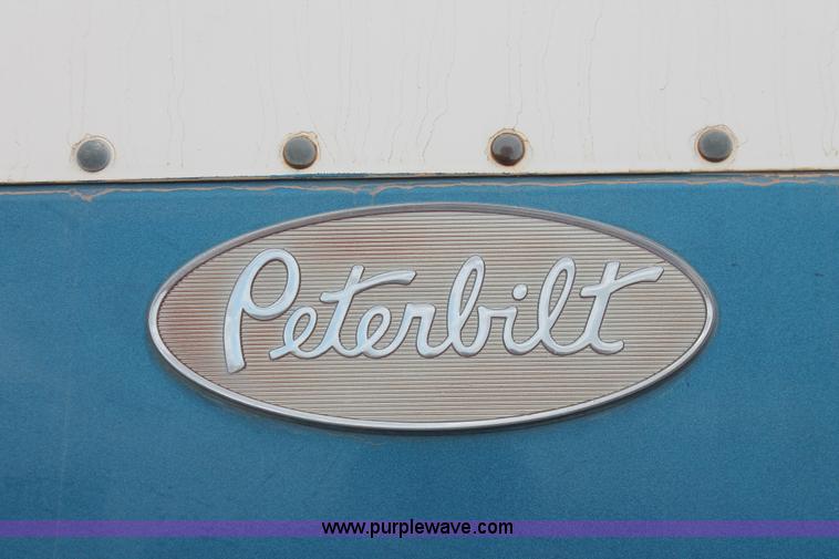 image for item H5683 2000 Peterbilt 379 semi truck