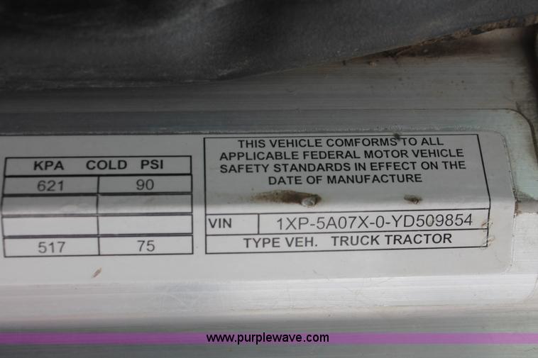 image for item H5683 2000 Peterbilt 379 semi truck