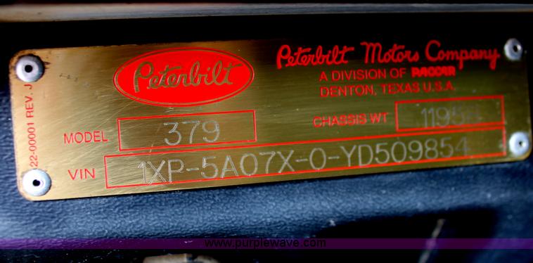 image for item H5683 2000 Peterbilt 379 semi truck