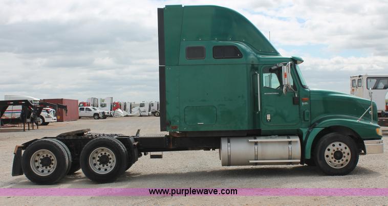 image for item H5684 2005 International 9400i semi truck