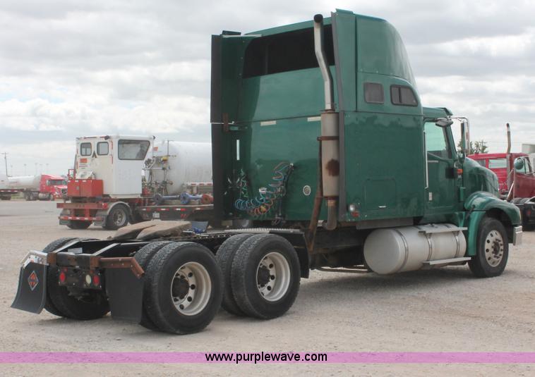 image for item H5684 2005 International 9400i semi truck