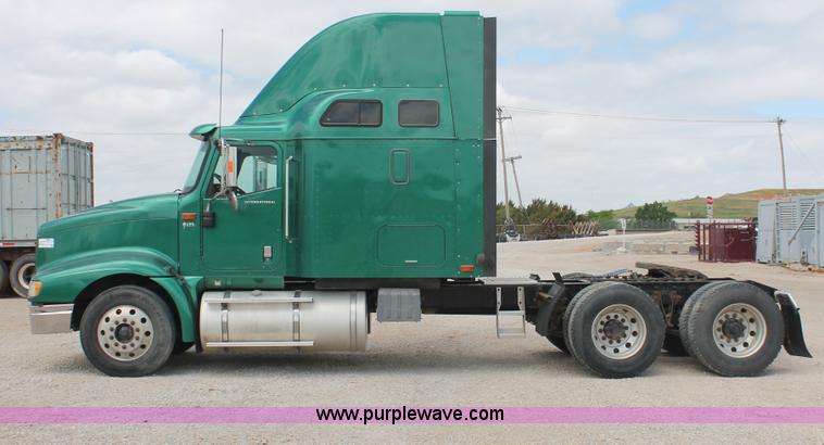 image for item H5684 2005 International 9400i semi truck