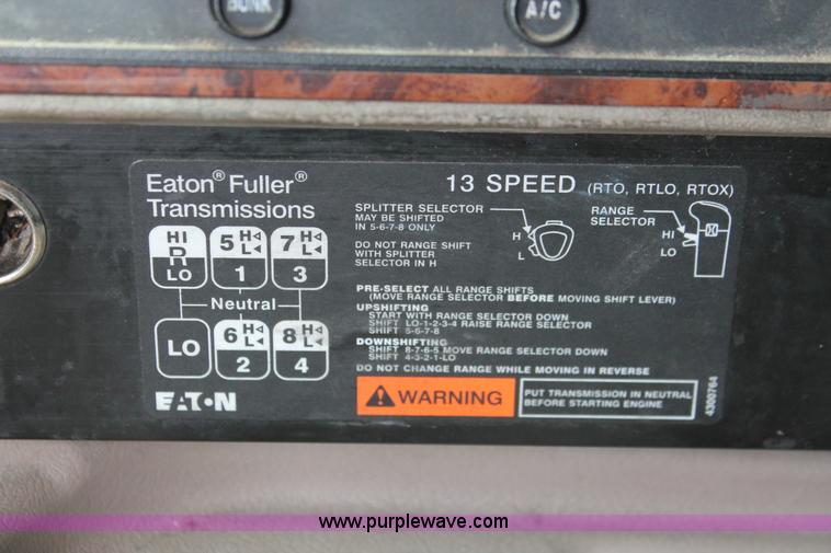 image for item H5684 2005 International 9400i semi truck