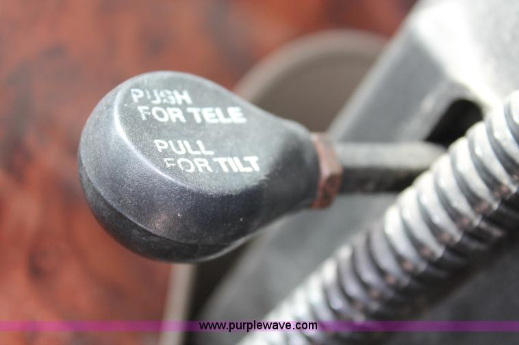 image for item H5684 2005 International 9400i semi truck