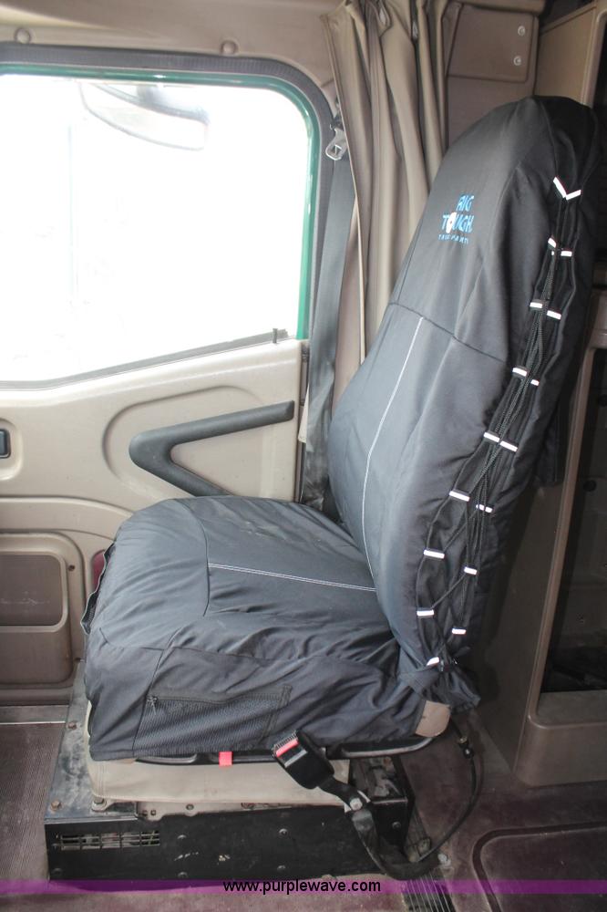 image for item H5684 2005 International 9400i semi truck