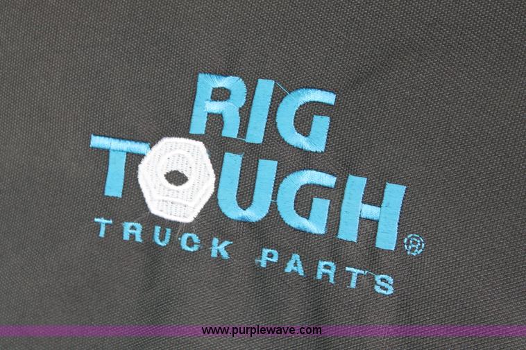 image for item H5684 2005 International 9400i semi truck