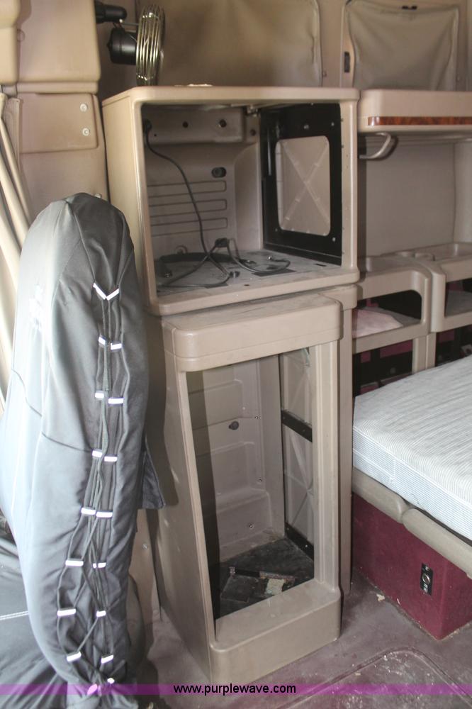 image for item H5684 2005 International 9400i semi truck