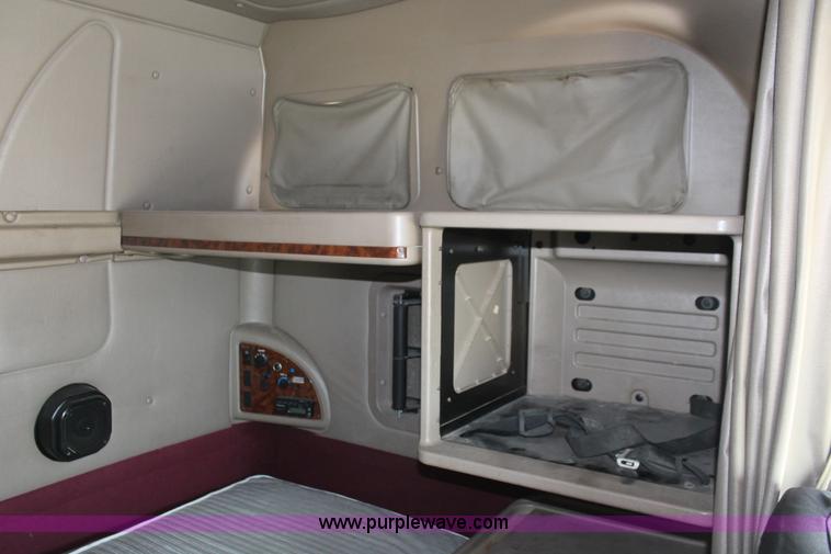 image for item H5684 2005 International 9400i semi truck