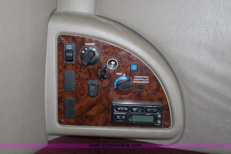 image for item H5684 2005 International 9400i semi truck