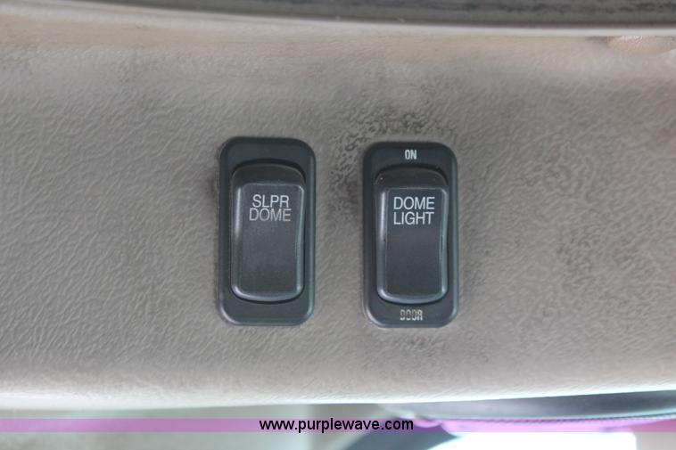 image for item H5684 2005 International 9400i semi truck