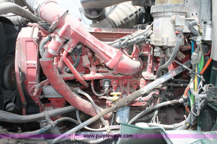 image for item H5684 2005 International 9400i semi truck