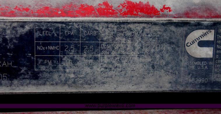 image for item H5684 2005 International 9400i semi truck