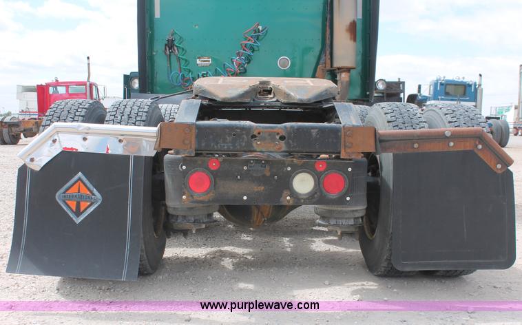 image for item H5684 2005 International 9400i semi truck