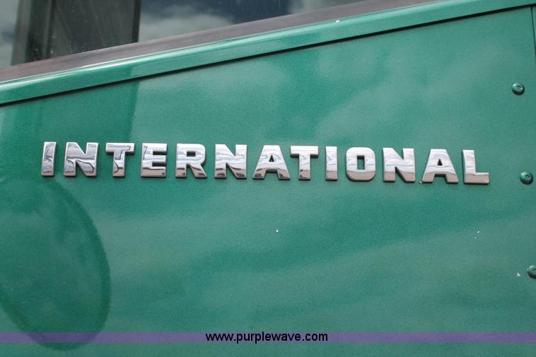 image for item H5684 2005 International 9400i semi truck