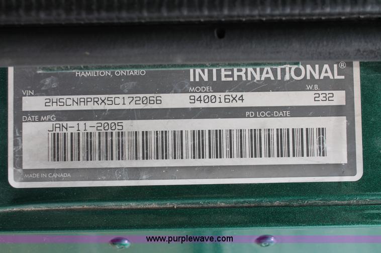 image for item H5684 2005 International 9400i semi truck