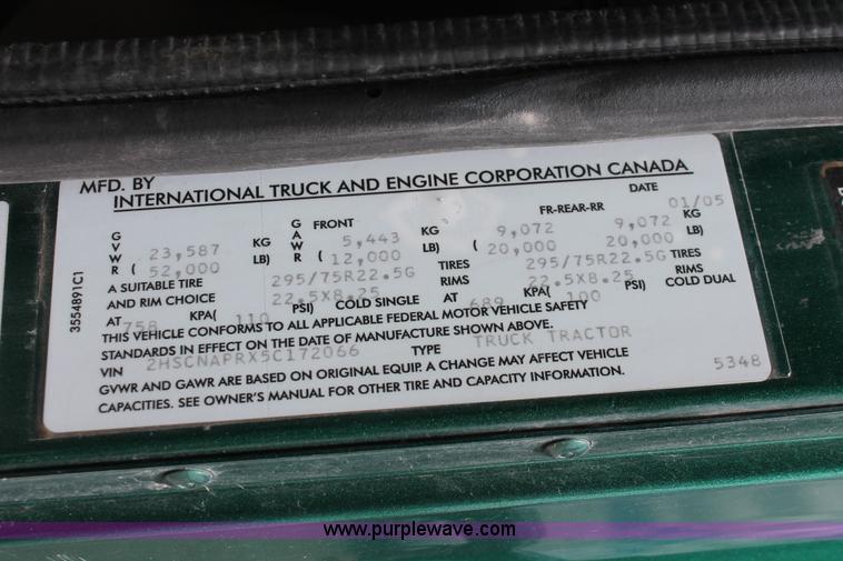 image for item H5684 2005 International 9400i semi truck