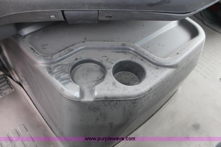 image for item H5685 2001 Volvo VNM semi truck