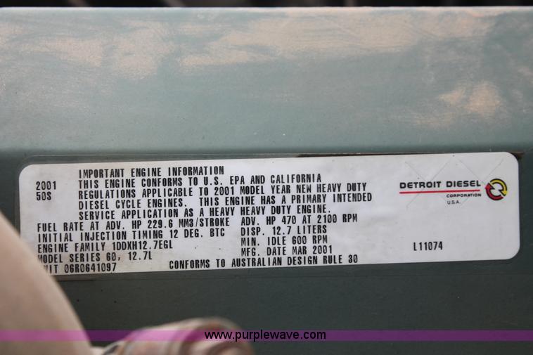 image for item H5685 2001 Volvo VNM semi truck