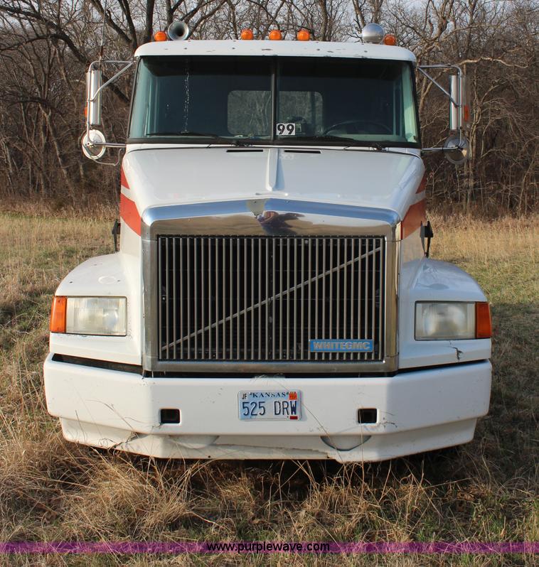 image for item H6007 1993 GMC WG64 semi truck