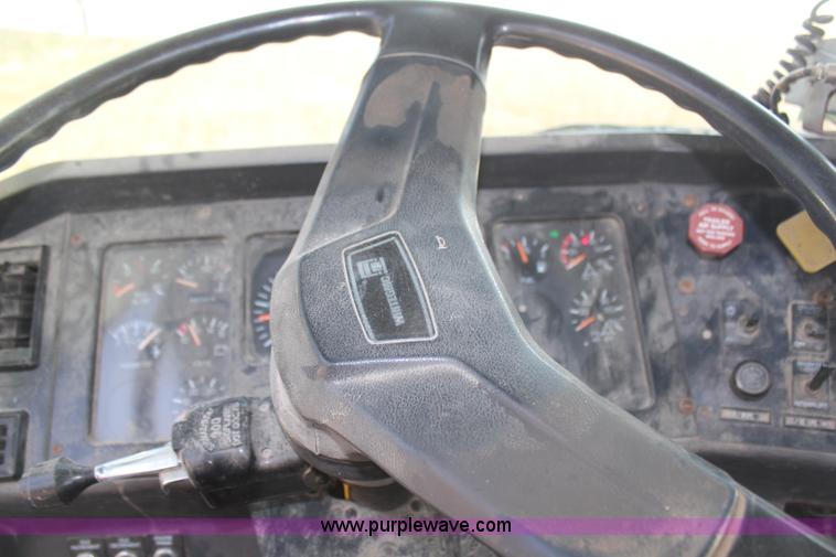 image for item H6007 1993 GMC WG64 semi truck