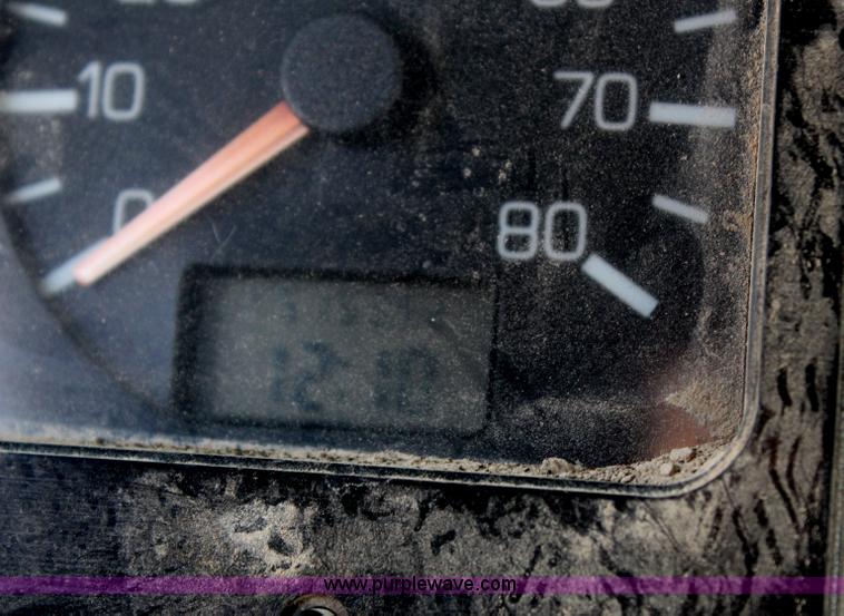 image for item H6007 1993 GMC WG64 semi truck