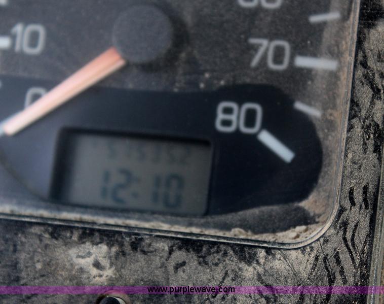 image for item H6007 1993 GMC WG64 semi truck