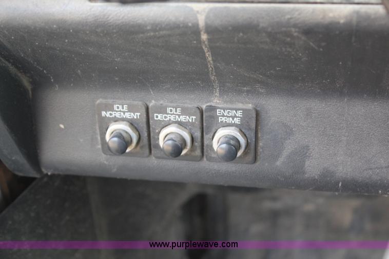 image for item H6007 1993 GMC WG64 semi truck