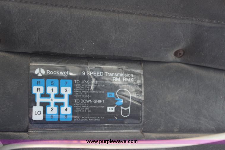 image for item H6007 1993 GMC WG64 semi truck