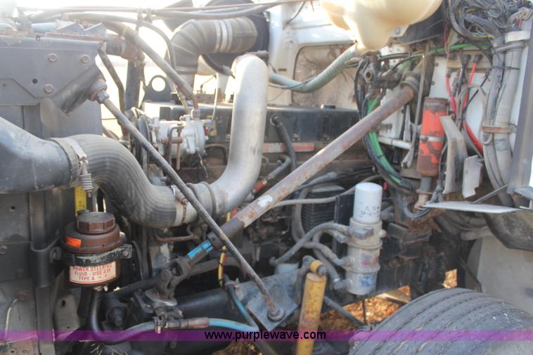 image for item H6007 1993 GMC WG64 semi truck