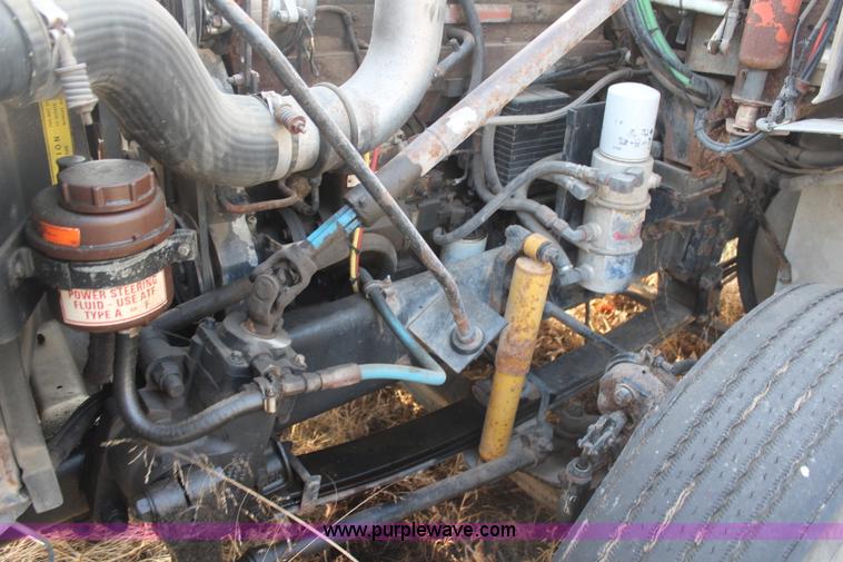 image for item H6007 1993 GMC WG64 semi truck