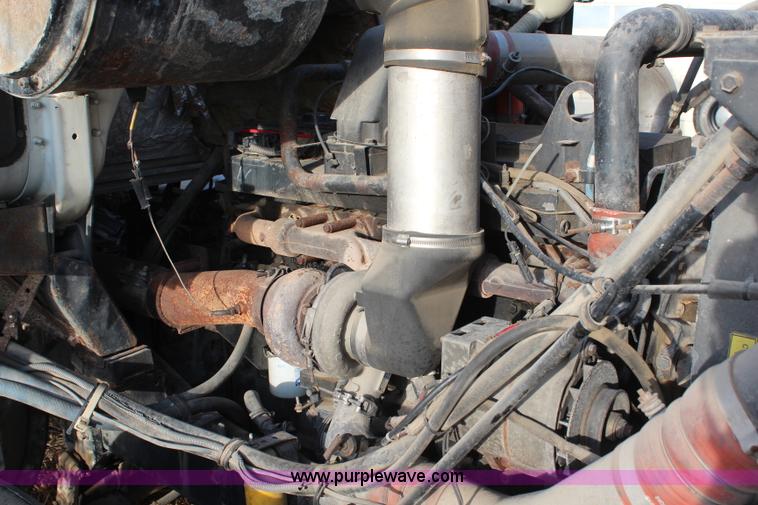 image for item H6007 1993 GMC WG64 semi truck