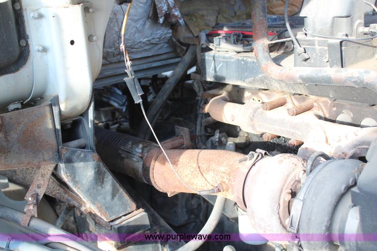 image for item H6007 1993 GMC WG64 semi truck