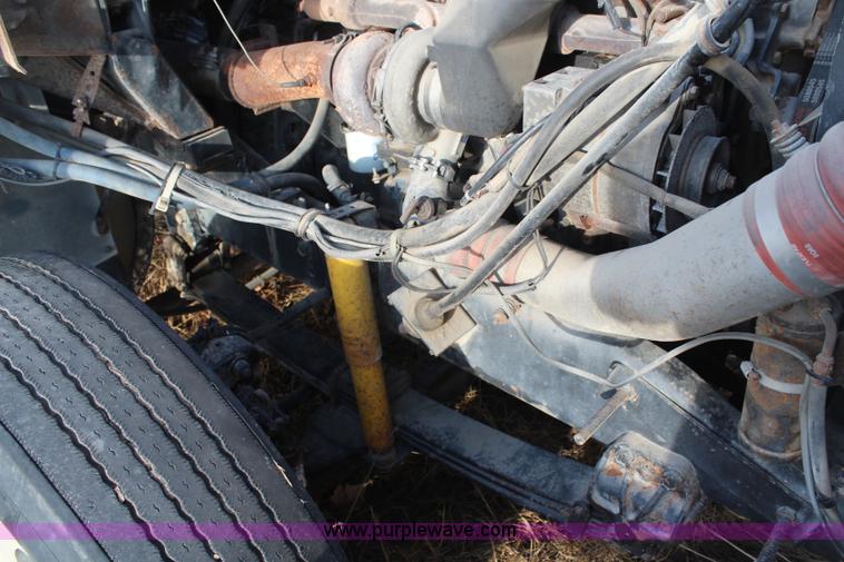 image for item H6007 1993 GMC WG64 semi truck