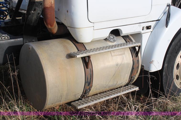 image for item H6007 1993 GMC WG64 semi truck